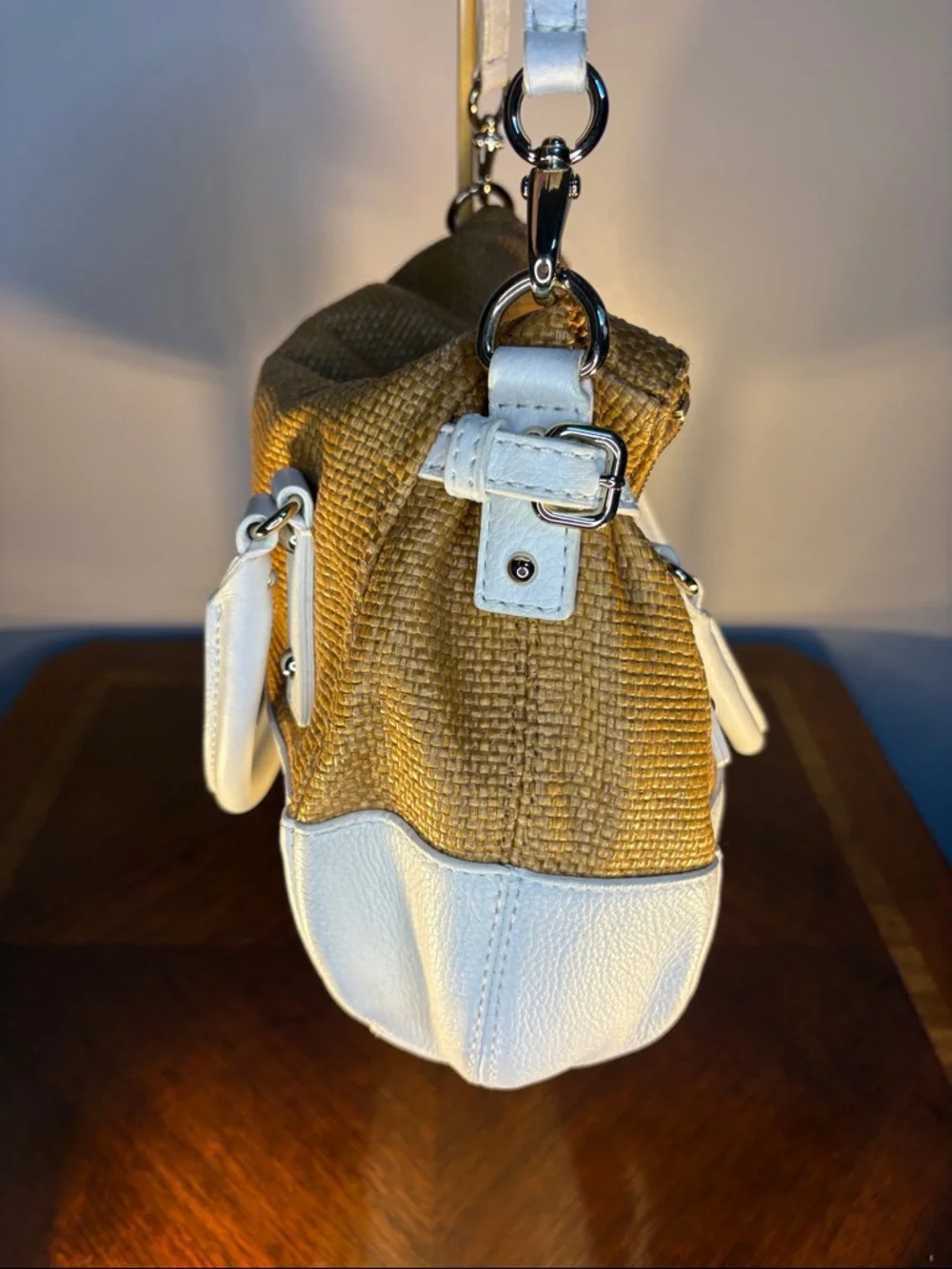 Kate Spade New York Cobble Hill Straw Leslie shoulder bag white leather trim.